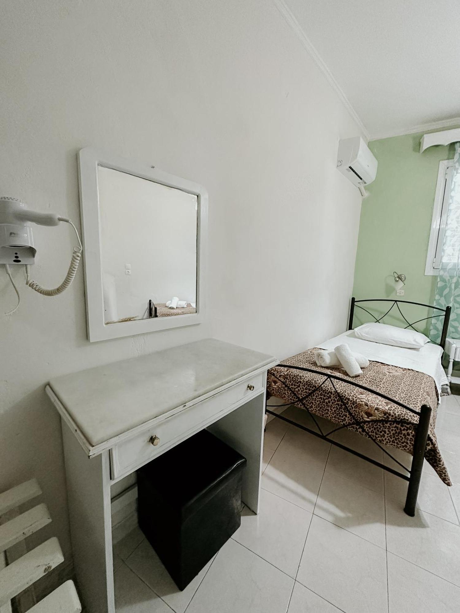 Hotel Thirasia Fira  Zimmer foto